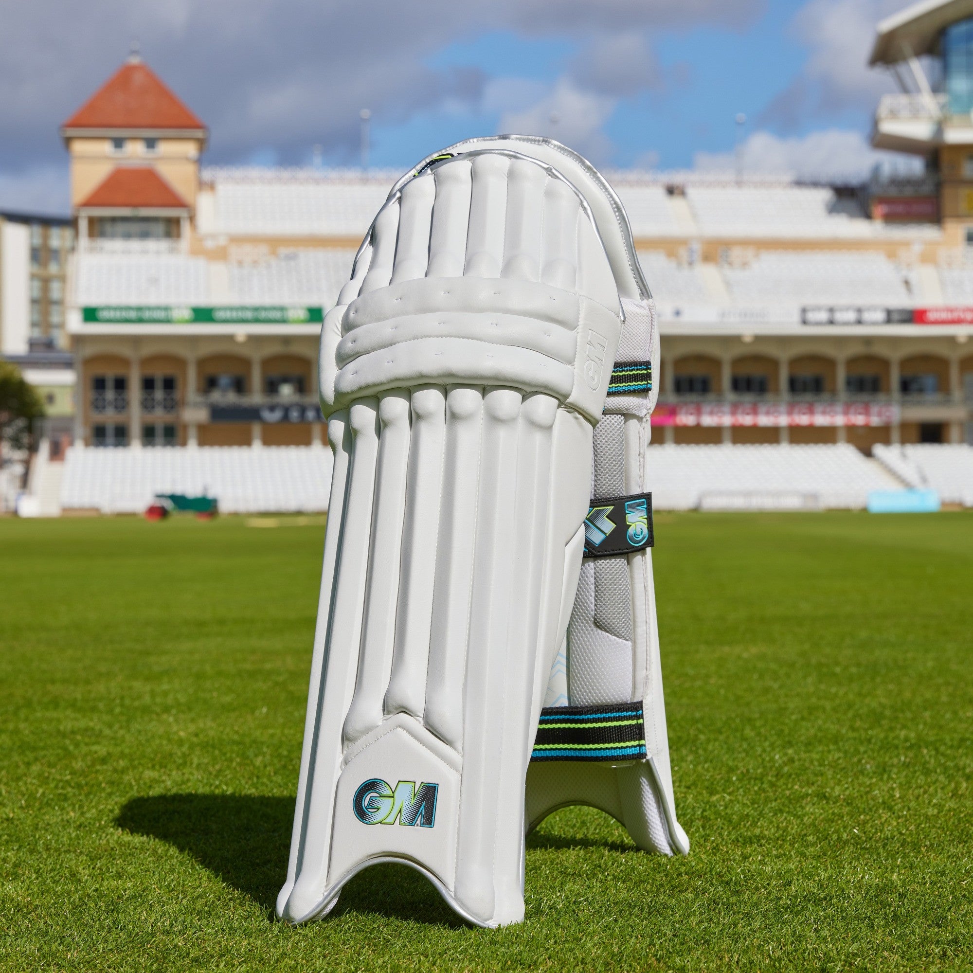 Aion 909 Batting Pads - Youths & Juniors