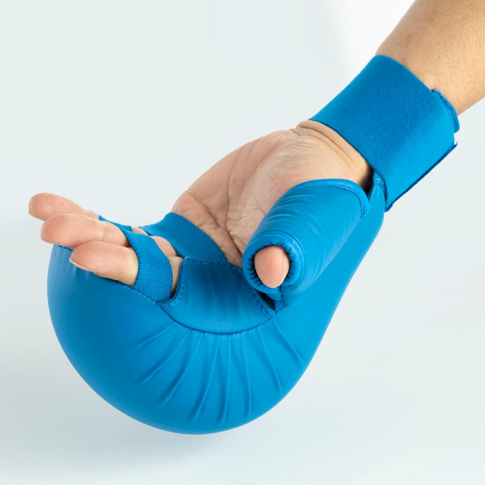 Blitz Club Elite Gloves With Thumb