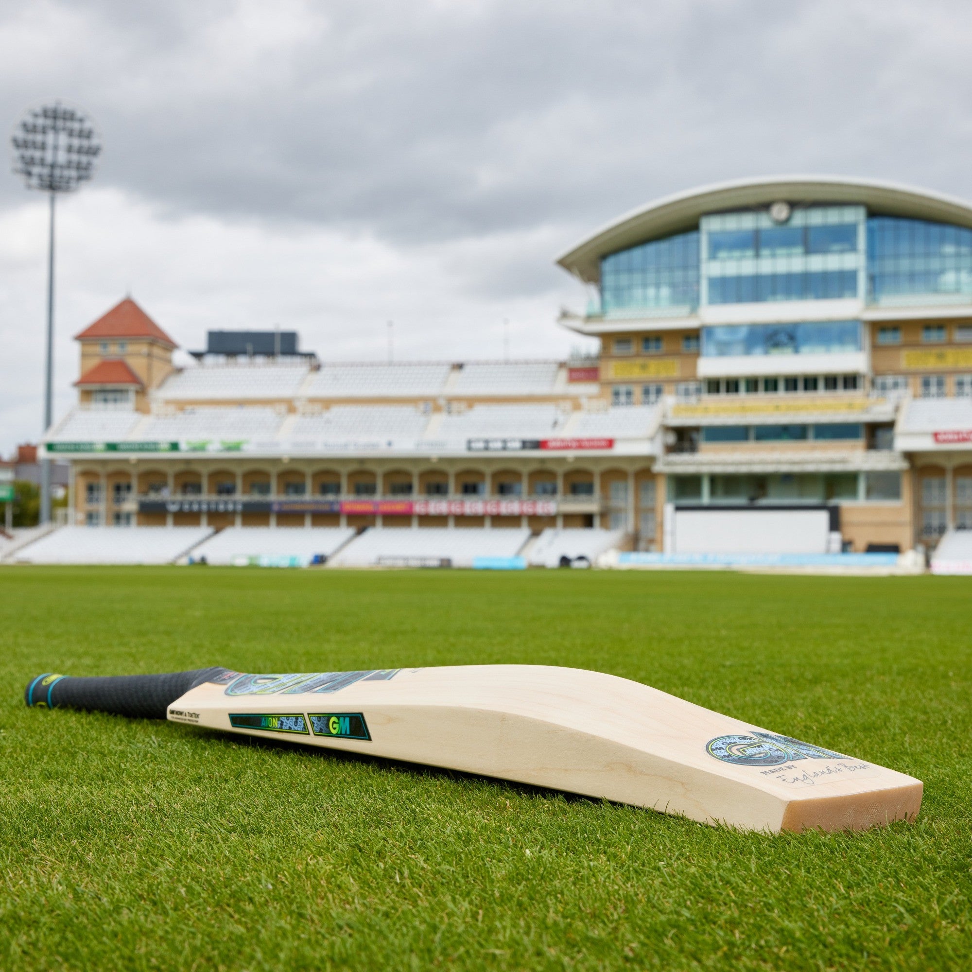 Gunn & Moore Aion Junior Cricket Bat